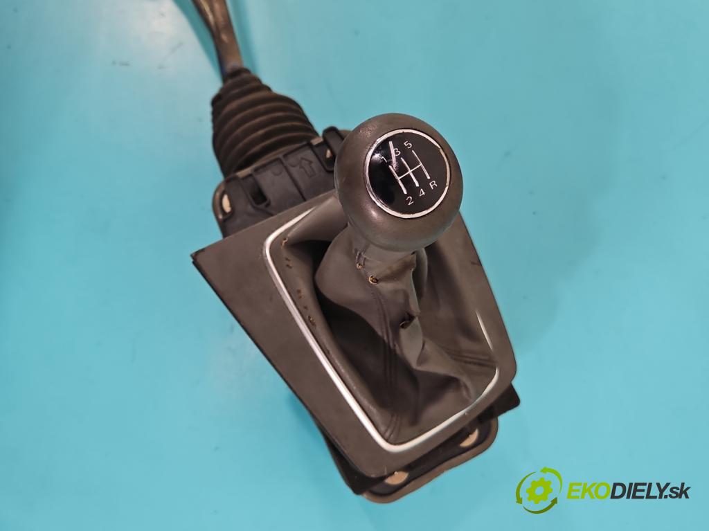 Audi A4 B6 2000-2004 2.0 20V 131 hp manual 96 kW 1984 cm3 4- kulisa změny stupňová 8E0711025 (Řadicí páka (kulisa) )