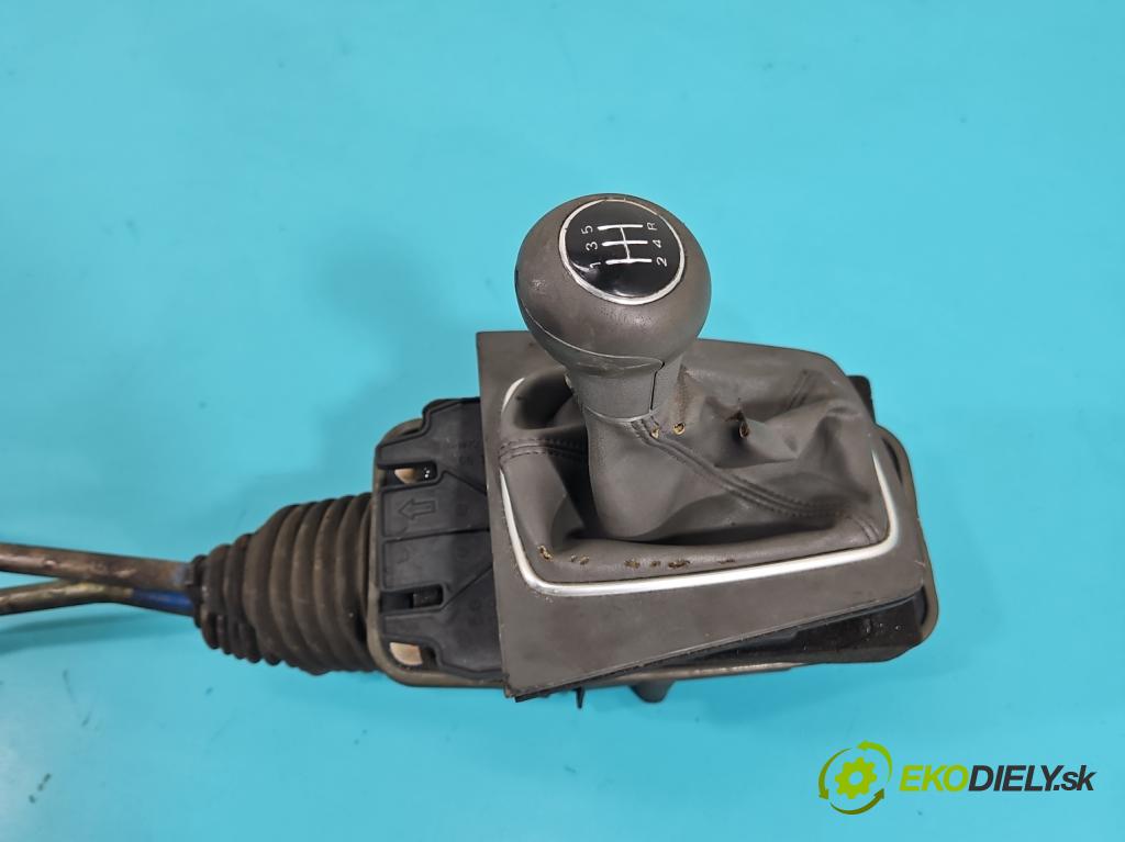 Audi A4 B6 2000-2004 2.0 20V 131 hp manual 96 kW 1984 cm3 4- kulisa změny stupňová 8E0711025 (Řadicí páka (kulisa) )