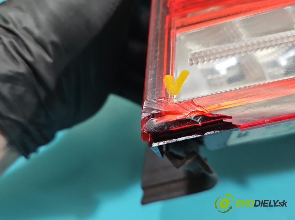 Mercedes E W212 2009-2016 2.2 CDI 136 HP automatic 100 kW 2143 cm3 5- svetlo / reflektor zadné pravé A2129061803 (Kľučka dverí ostatné)