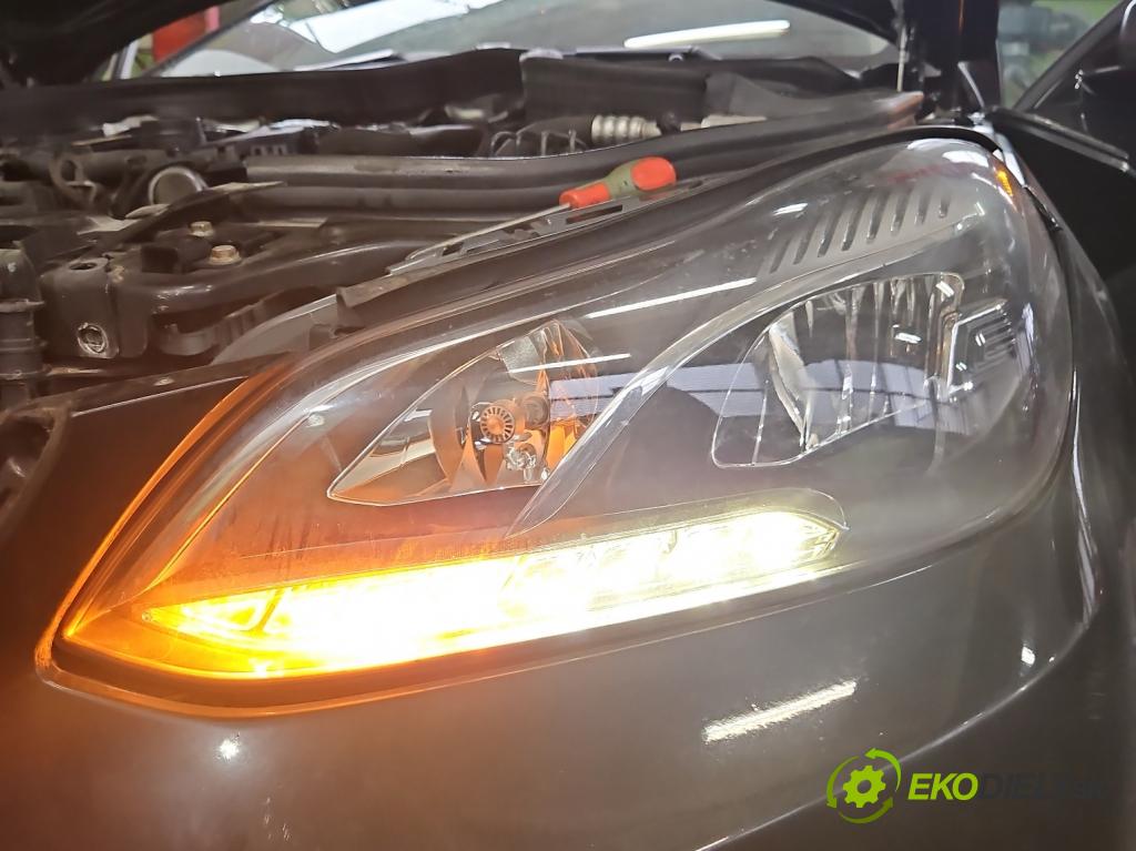 Mercedes E W212 2009-2016 2.2 CDI 136 HP automatic 100 kW 2143 cm3 5- Reflektor: ľavý  (Kľučka dverí ostatné)