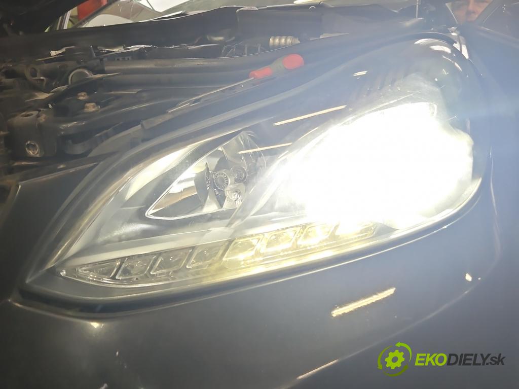 Mercedes E W212 2009-2016 2.2 CDI 136 HP automatic 100 kW 2143 cm3 5- Reflektor: ľavý  (Kľučka dverí ostatné)