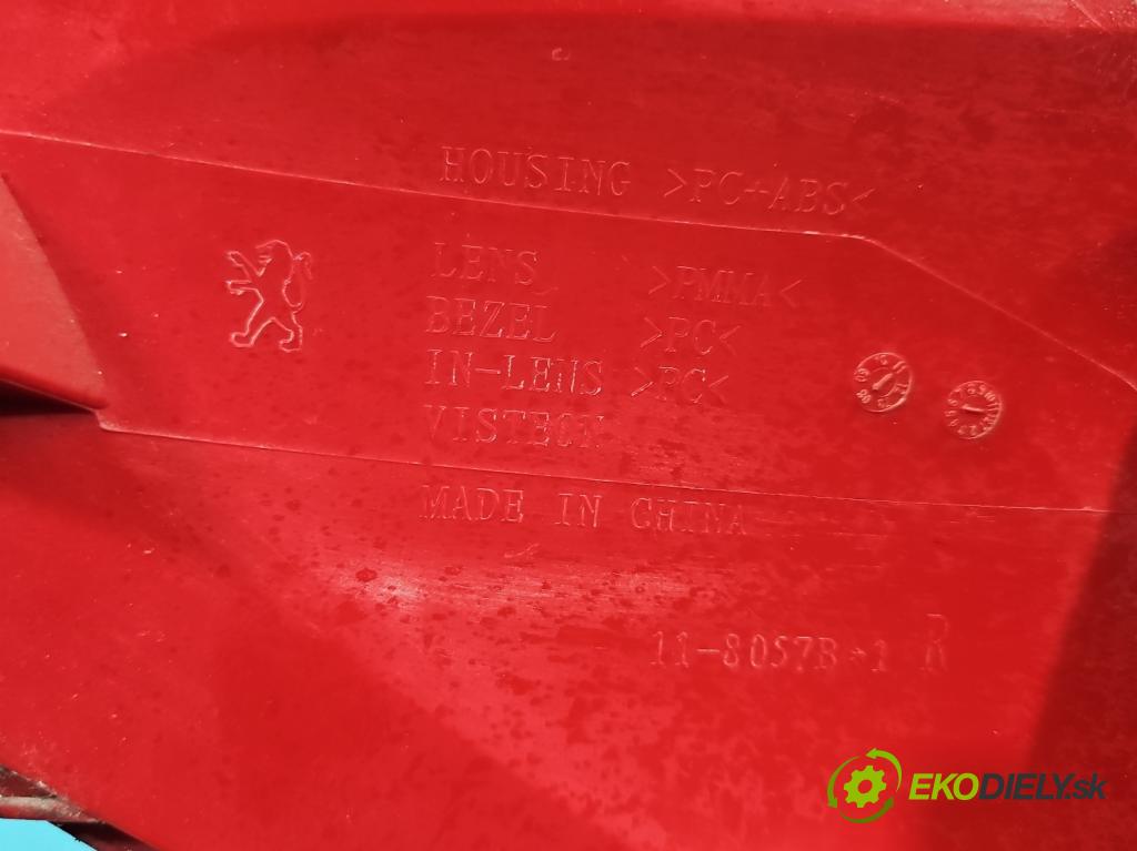Peugeot 206 1.4 8v 75 hp manual 55 kW 1360 cm3 5- světlo zadní pravé  (Klika dveří ostatní)