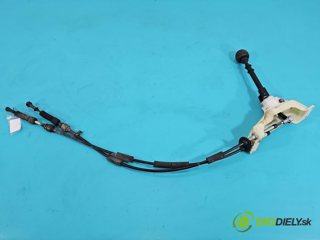 Alfa romeo 147 1.9 JTD 126 HP manual 93 kW 1910 cm3 5- Páka: Změny: stupeň,rýchlosť 55347086 (Rýchlostná páka (kulisa))