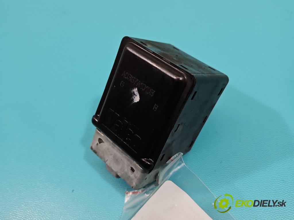 Renault Megane II 2003-2008 1.6 16V 113 HP manual 83 kW 1598 cm3 5- Blokáda: řízení: 8200033233 (Riadenie ostatné)