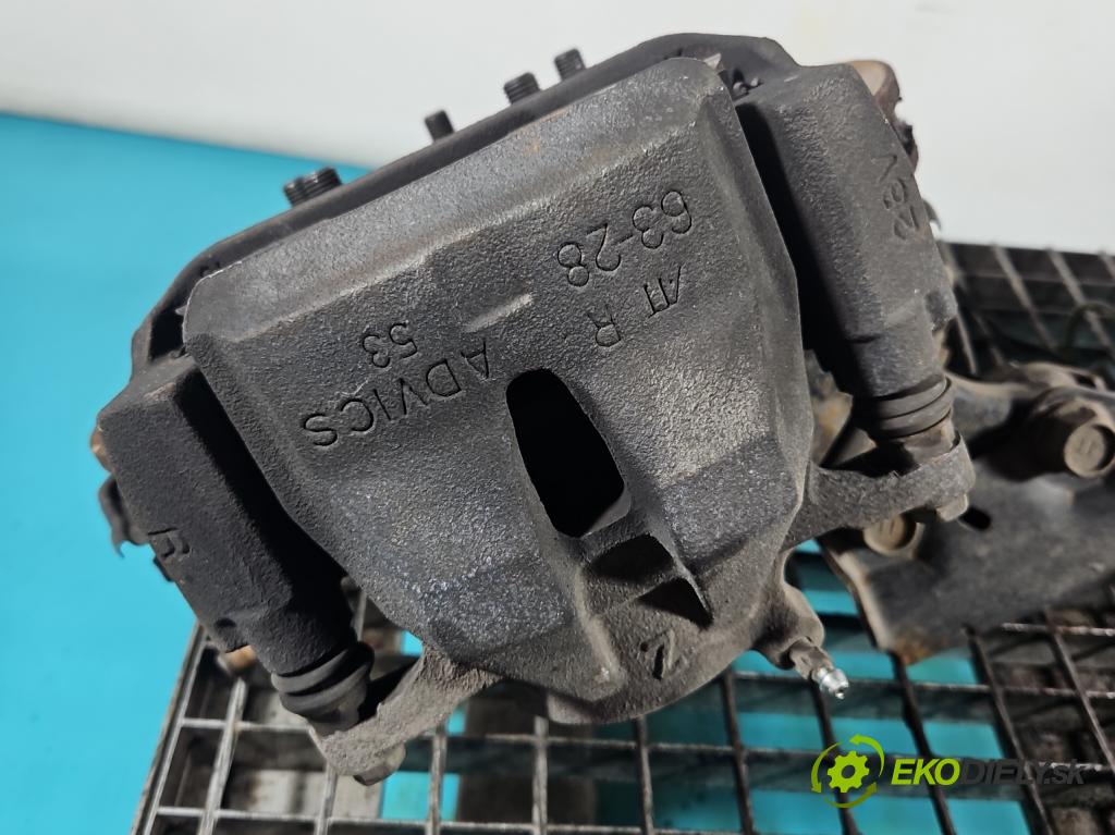 Toyota Rav4 IV 2013-2018 2.0 D4D 143 HP manual 105 kW 1995 cm3 5- brzdič predné pravý  (Kľučka dverí ostatné)