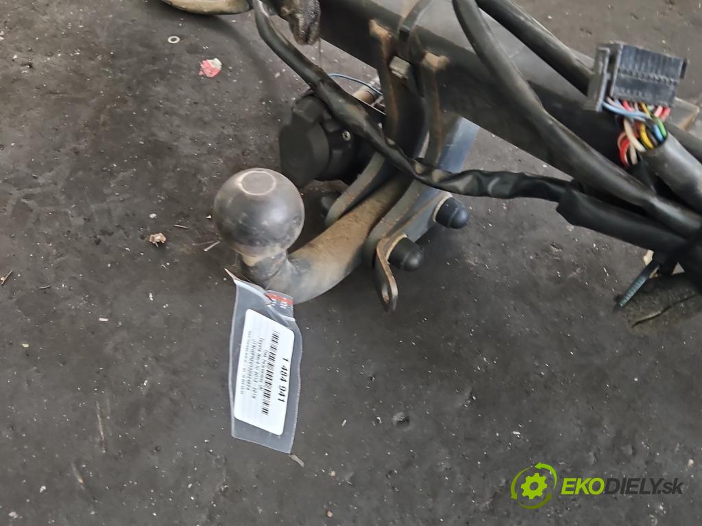 Toyota Rav4 IV 2013-2018 2.0 D4D 143 hp manual 105 kW 1995 cm3 5- oko tažné PW960-0R000 (Tažné zařízení)