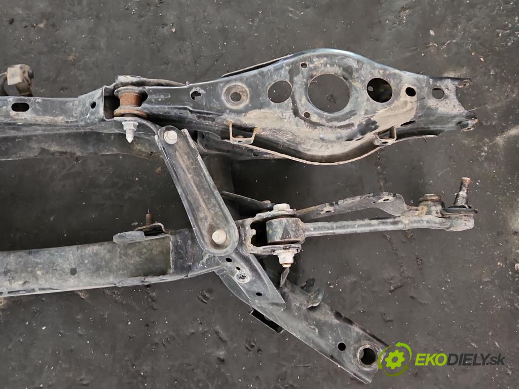 Toyota Rav4 IV 2013-2018 2.0 D4D 143 hp manual 105 kW 1995 cm3 5- zadní výztuha  (Zadní výztuha)