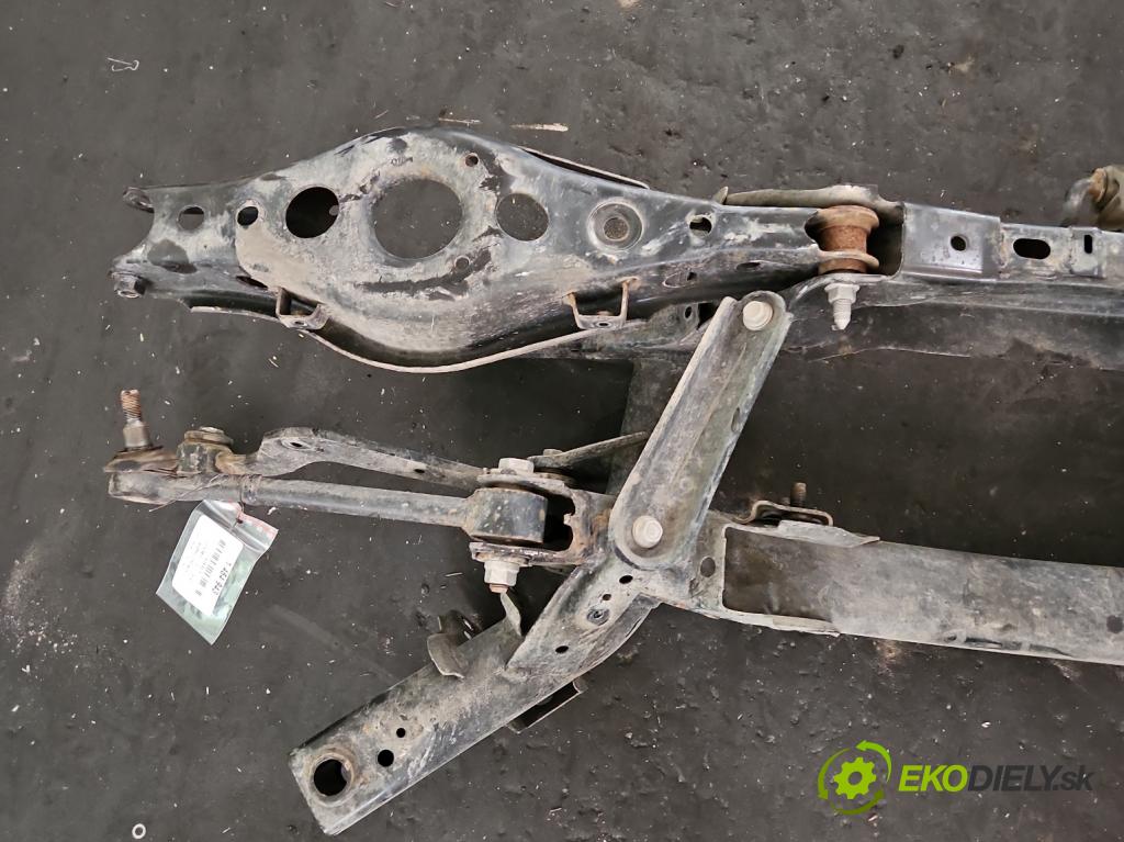 Toyota Rav4 IV 2013-2018 2.0 D4D 143 hp manual 105 kW 1995 cm3 5- zadní výztuha  (Zadní výztuha)