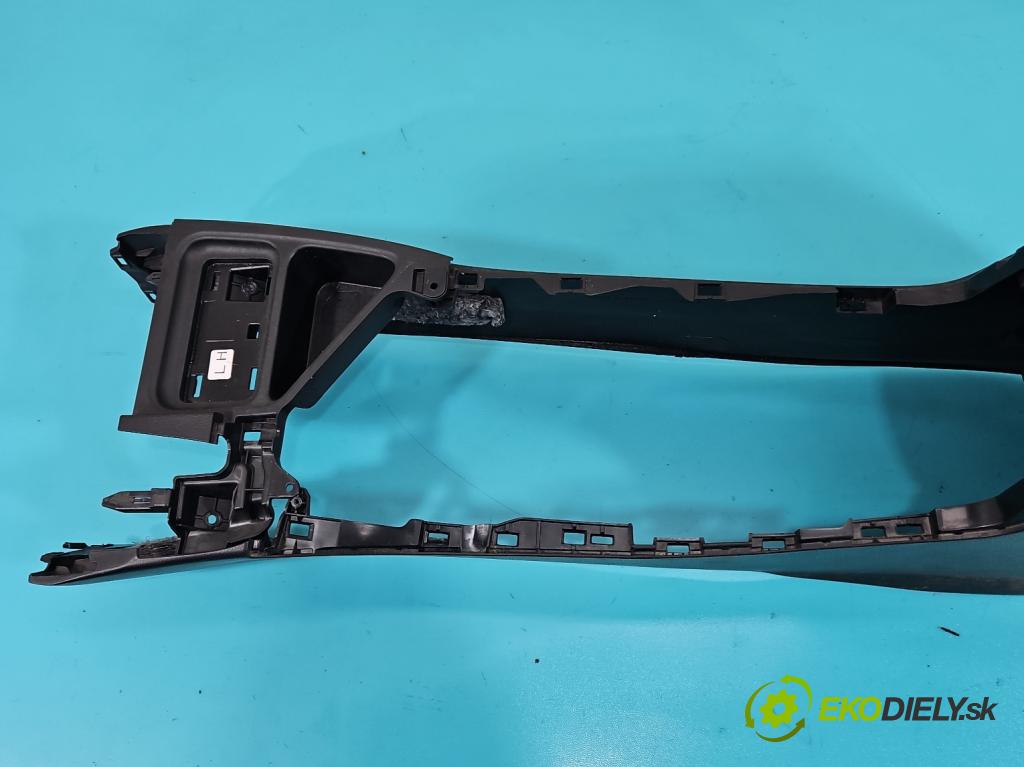 Toyota Rav4 IV 2013-2018 2.0 D4D 143 HP manual 105 kW 1995 cm3 5- operadlo 58823-42030 (Lakťová opierka)