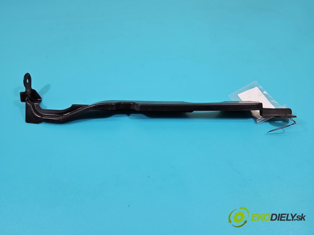 Toyota Rav4 IV 2013-2018 2.0 D4D 143 hp manual 105 kW 1995 cm3 5- kryt plastová 16693-26010