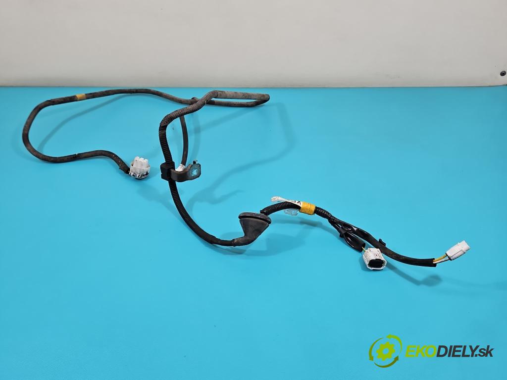 Toyota Rav4 IV 2013-2018 2.0 D4D 143 hp manual 105 kW 1995 cm3 5- Balíček: 82412-42110A
