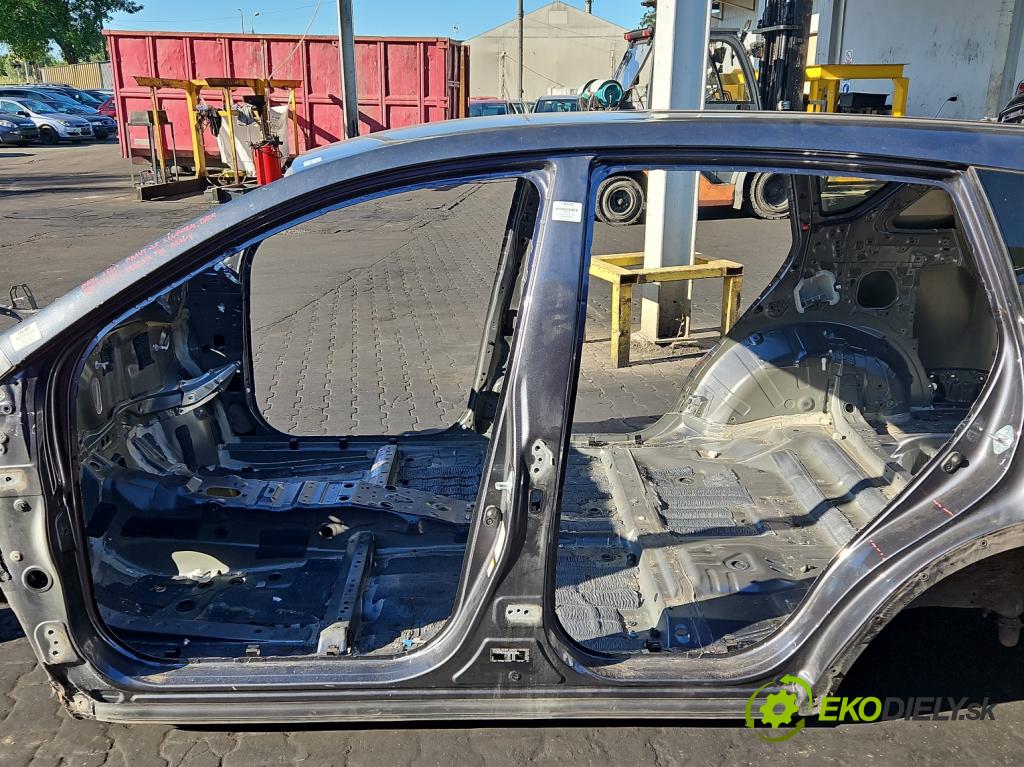 Toyota Rav4 IV 2013-2018 2.0 D4D 143 hp manual 105 kW 1995 cm3 5- práh levý  (Karoserie ostatní)