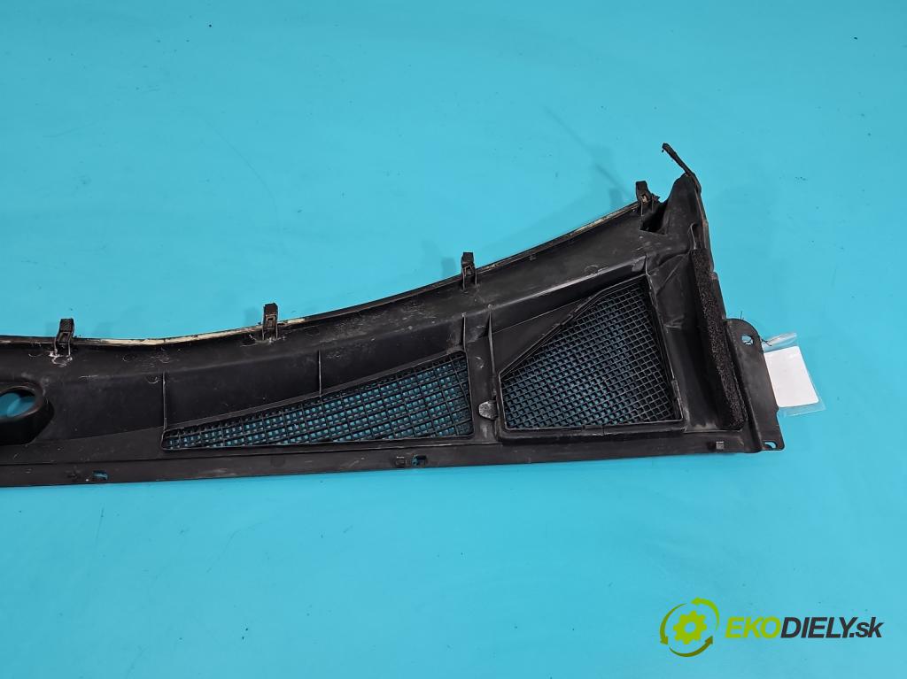 Lexus RX II 2003-2008 3.5 V6 automatic 203 kW 3456 cm3 5- torpédo 55708-48041 (Plast pod čelním sklem)