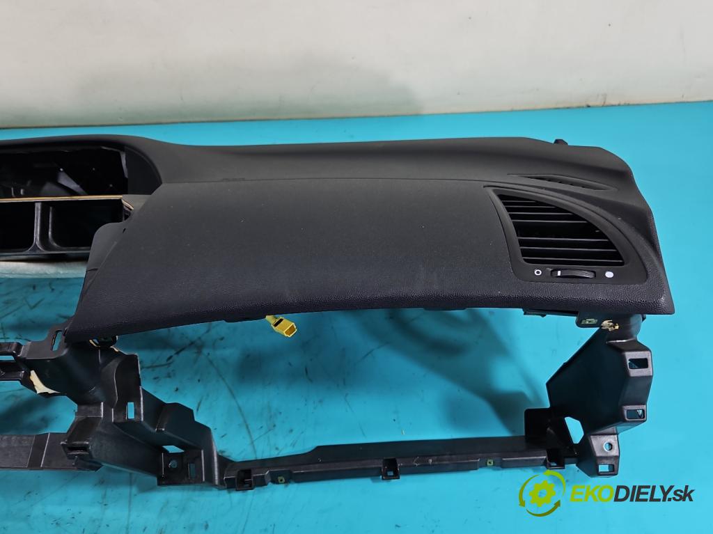 Honda Civic VIII 2006-2011 2.1 i-CTDi 141 hp manual 104 kW 2131 cm3 5- kokpit,přistrojova deska