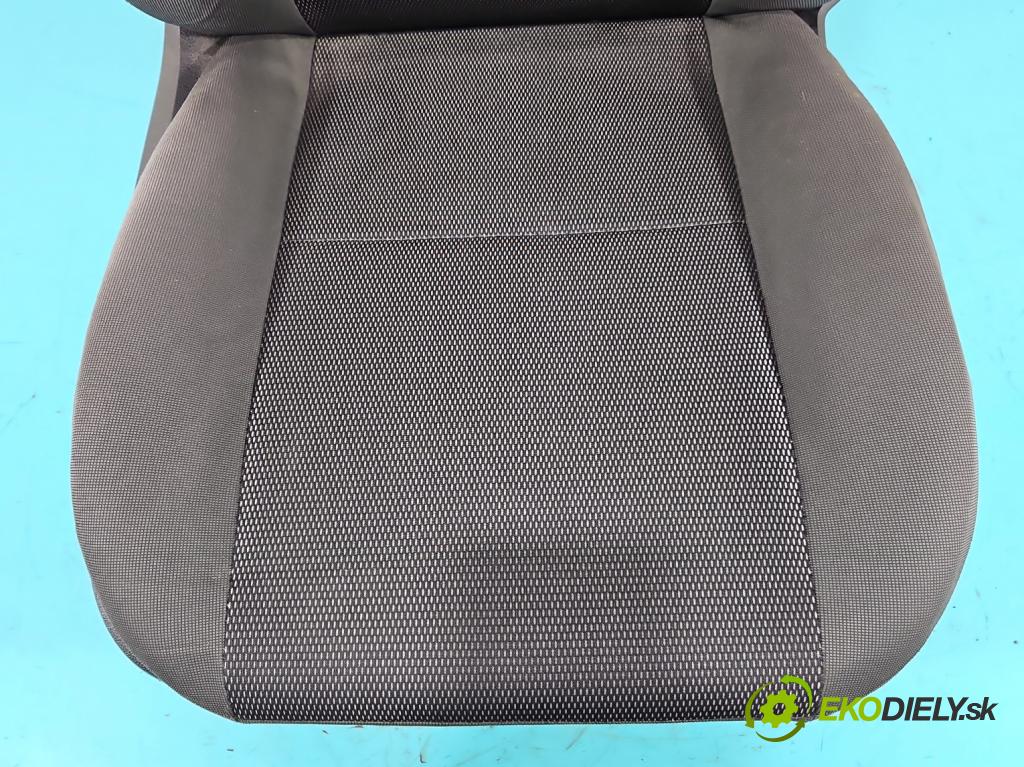 Ford Kuga Mk1 2008-2013 2.0 tdci 136 HP manual 100 kW 1997 cm3 5- Sedačka pravý  (Sedadlo)