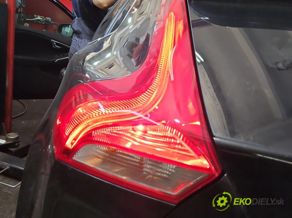 Volvo V40 II 2012-2019 2.0 D4 190 hp manual 140 kW 1969 cm3 5- světlo zadní levé 31395844 (Klika dveří ostatní)