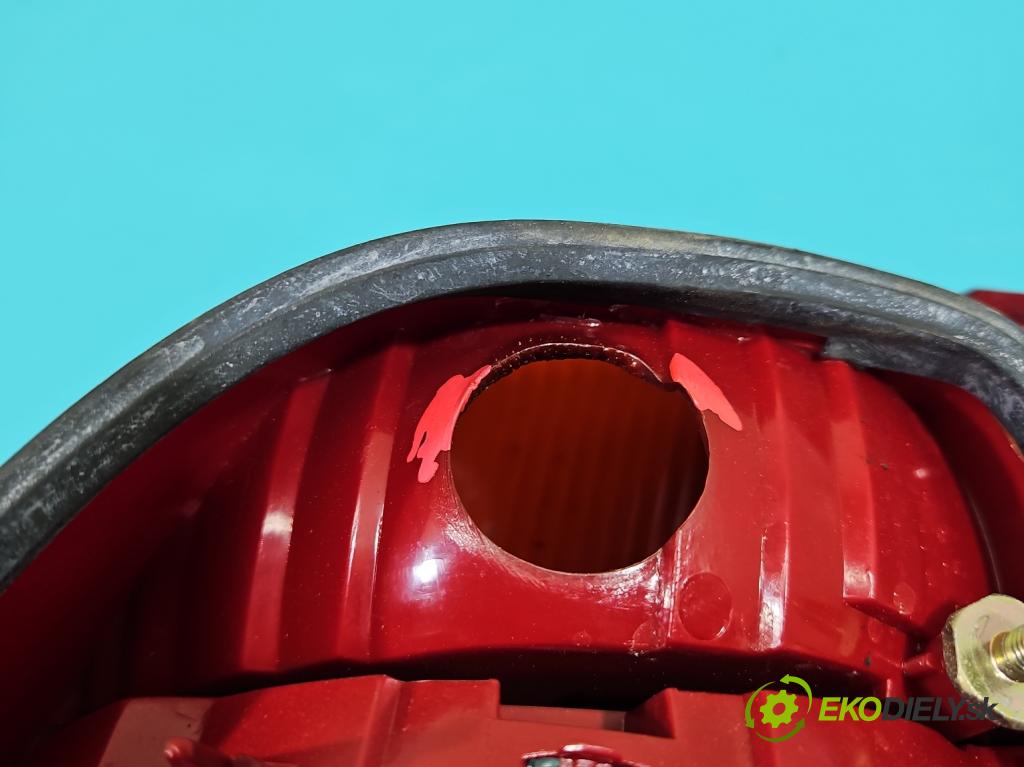 Skoda Superb I 2001-2008 1.9 tdi 131 HP automatic 96 kW 1896 cm3 4- svetlo / reflektor zadné pravé 3U5945096 (Kľučka dverí ostatné)