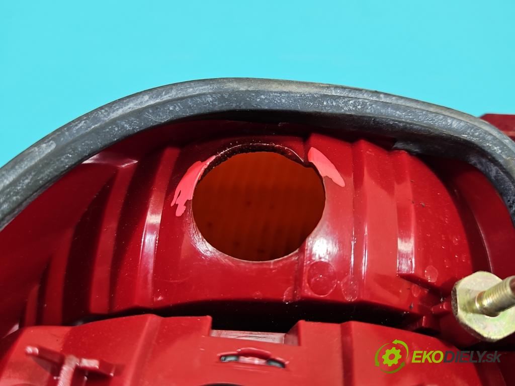 Skoda Superb I 2001-2008 1.9 tdi 131 HP automatic 96 kW 1896 cm3 4- svetlo / reflektor zadné pravé 3U5945096 (Kľučka dverí ostatné)