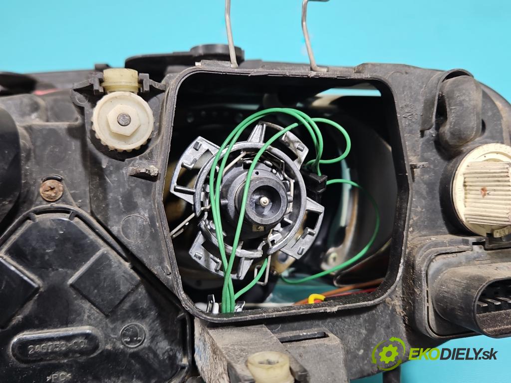 Skoda Superb I 2001-2008 1.9 tdi 131 HP automatic 96 kW 1896 cm3 4- Reflektor: pravý  (Svetlo predné pravé)