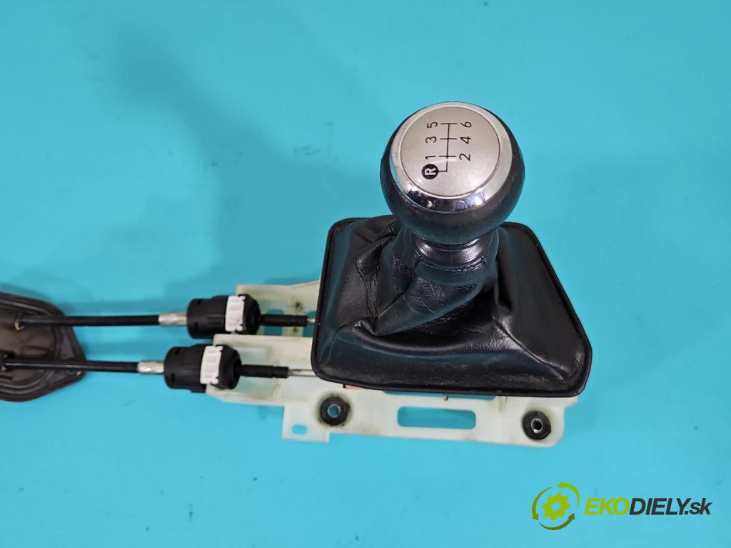 Toyota Rav4 IV 2013-2018 2.0 D4D 143 HP manual 105 kW 1995 cm3 5- Páka: Změny: stupeň,rýchlosť  (Rýchlostná páka (kulisa))