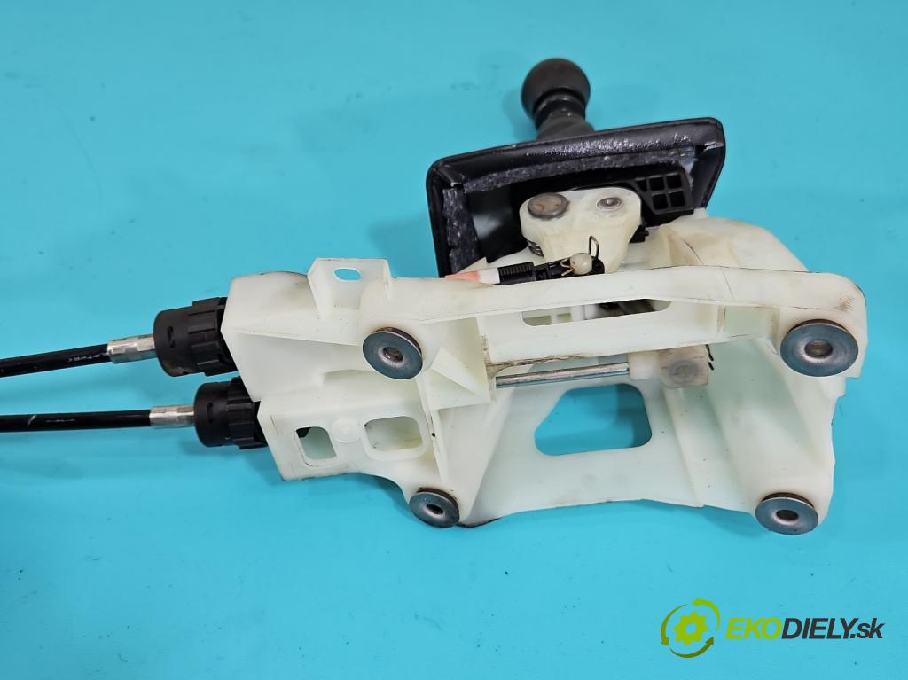 Toyota Rav4 IV 2013-2018 2.0 D4D 143 HP manual 105 kW 1995 cm3 5- Páka: Změny: stupeň,rýchlosť  (Rýchlostná páka (kulisa))