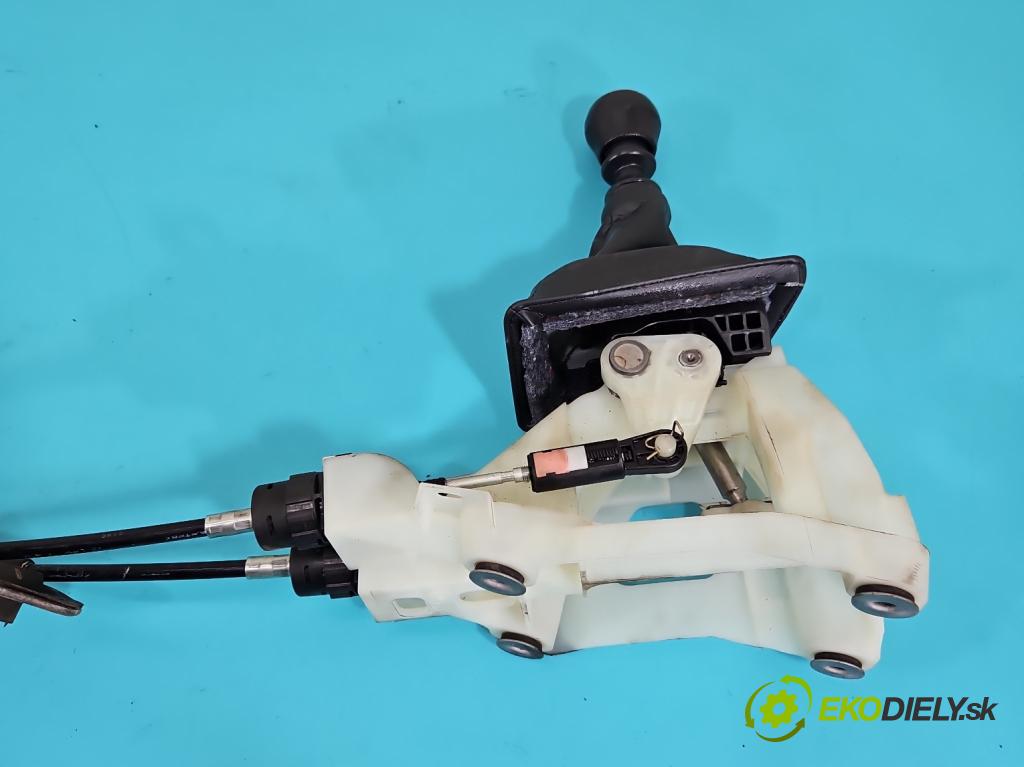 Toyota Rav4 IV 2013-2018 2.0 D4D 143 HP manual 105 kW 1995 cm3 5- Páka: Změny: stupeň,rýchlosť  (Rýchlostná páka (kulisa))