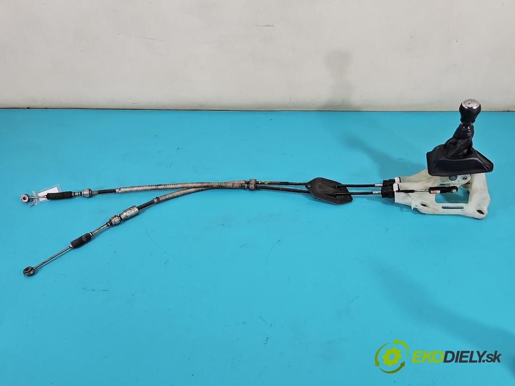 Toyota Rav4 IV 2013-2018 2.0 D4D 143 HP manual 105 kW 1995 cm3 5- Páka: Změny: stupeň,rýchlosť  (Rýchlostná páka (kulisa))