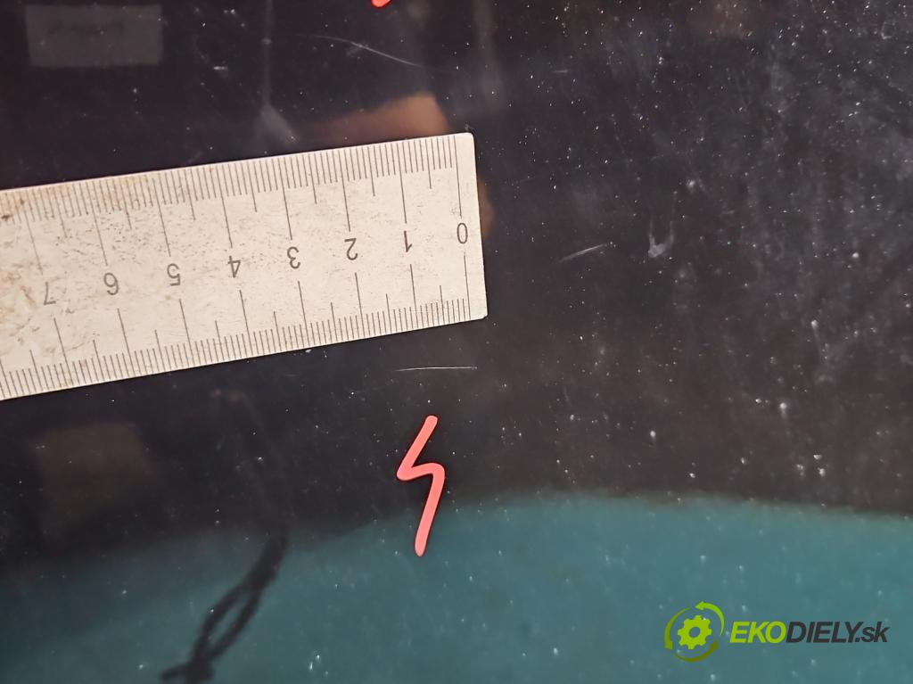 Volvo V40 II 2012-2019 2.0 D4 190 hp manual 140 kW 1969 cm3 5- dveře zadní levé  (Klika dveří ostatní)