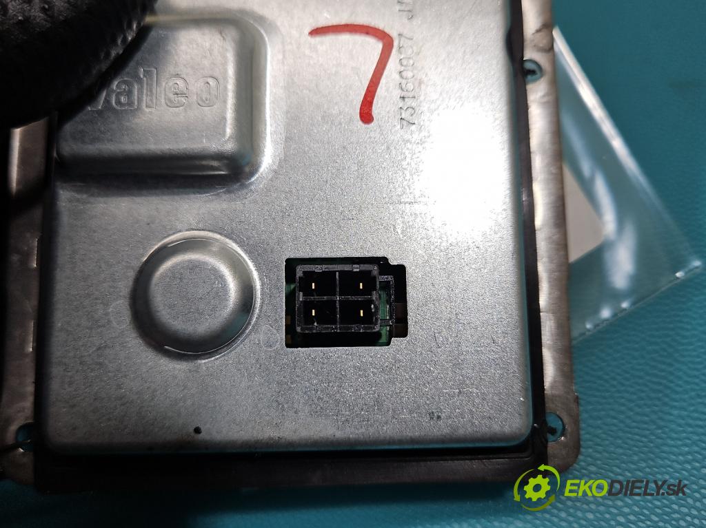 Citroen C4 I 2004-2011 1.6 HDI 109 HP manual 80 kW 1560 cm3 3- střídač: xenon 89035114 (Riadiaca jednotka xenónu)