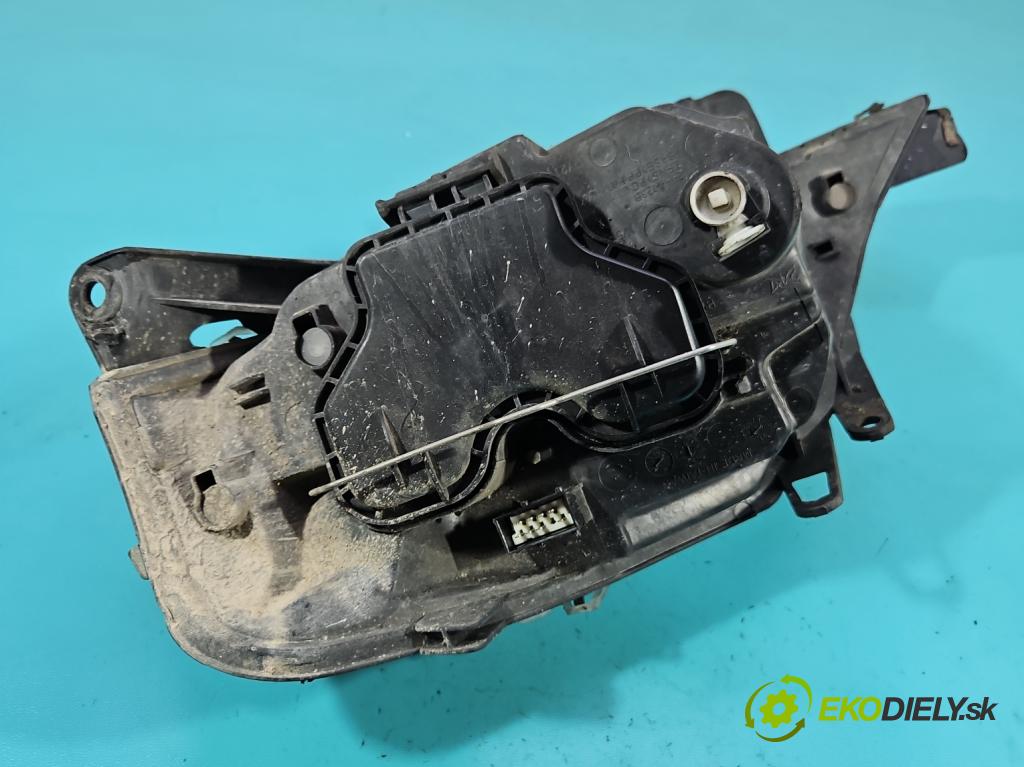 Citroen C3 I 2002-2009 1.4 HDI 68 HP manual 50 kW 1398 cm3 5- Reflektor: pravý  (Svetlo predné pravé)