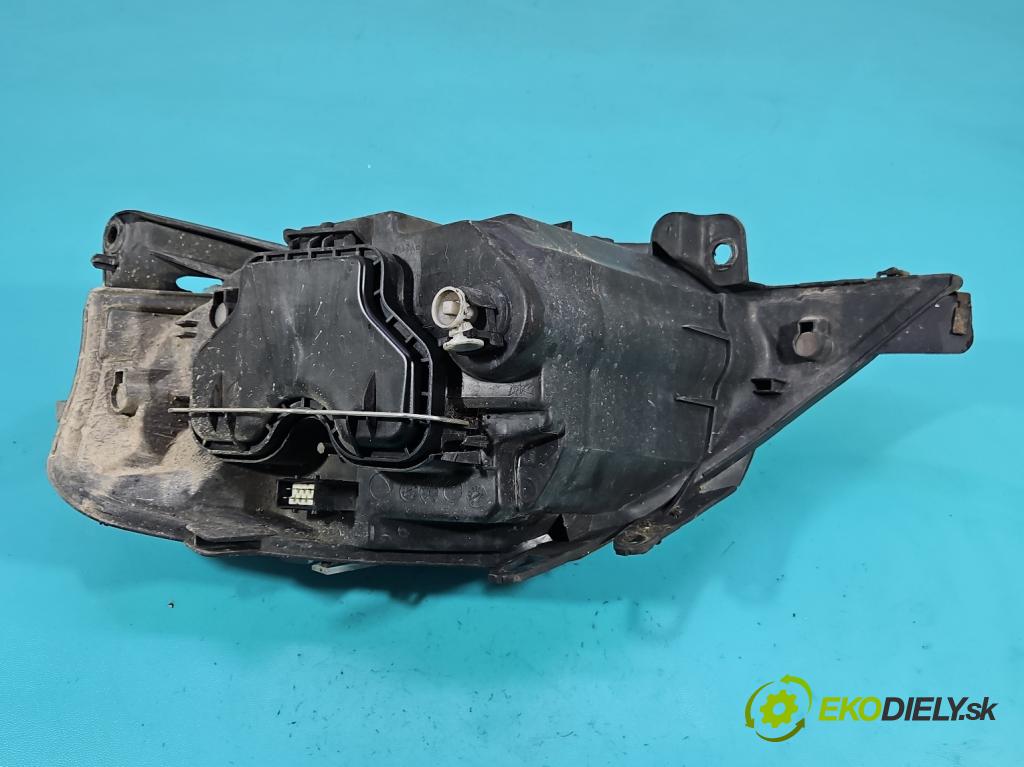 Citroen C3 I 2002-2009 1.4 HDI 68 HP manual 50 kW 1398 cm3 5- Reflektor: pravý  (Svetlo predné pravé)