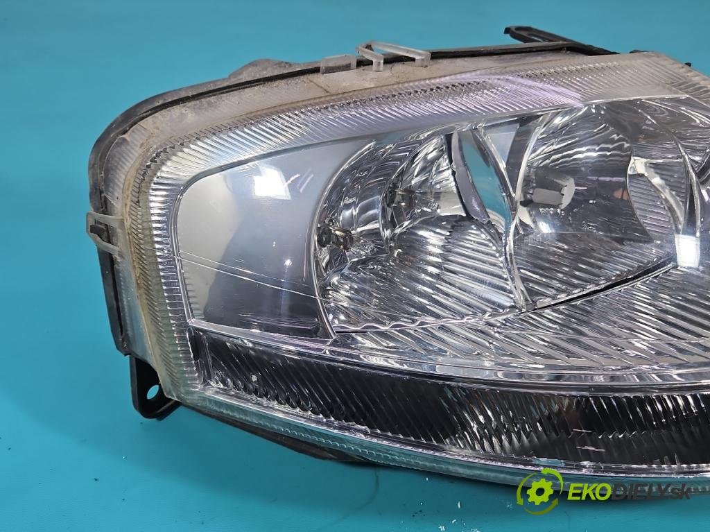 Citroen C3 I 2002-2009 1.4 HDI 68 HP manual 50 kW 1398 cm3 5- Reflektor: pravý  (Svetlo predné pravé)