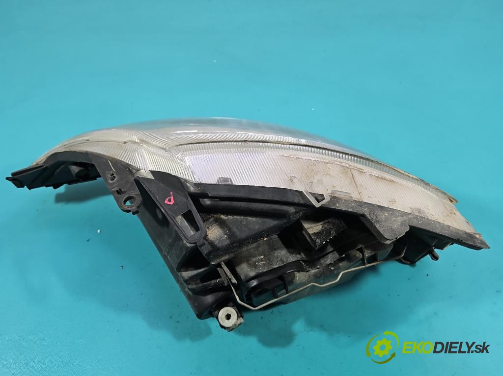 Citroen C3 I 2002-2009 1.4 HDI 68 HP manual 50 kW 1398 cm3 5- Reflektor: pravý  (Svetlo predné pravé)