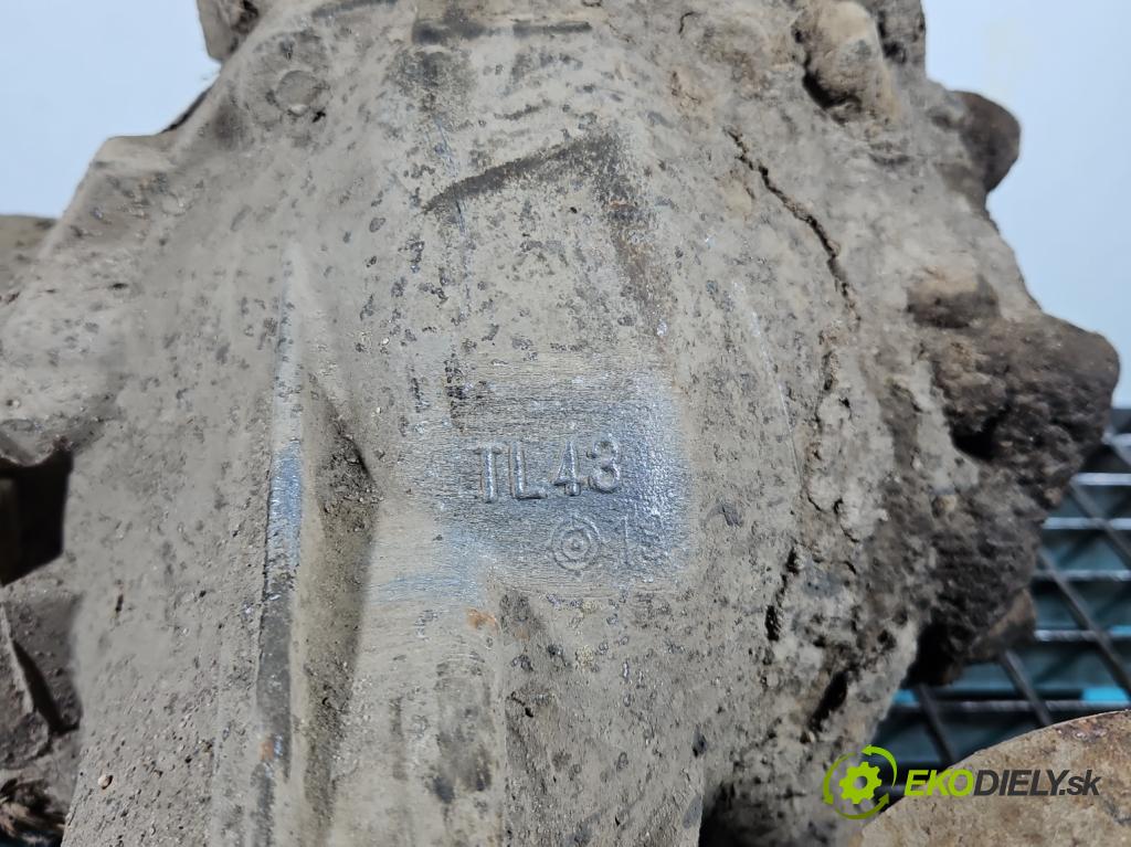 Suzuki Grand Vitara II 2005-2014 2.4 16V 169KM manual 124 kW 2393 cm3 5- Most: zadní: TL43