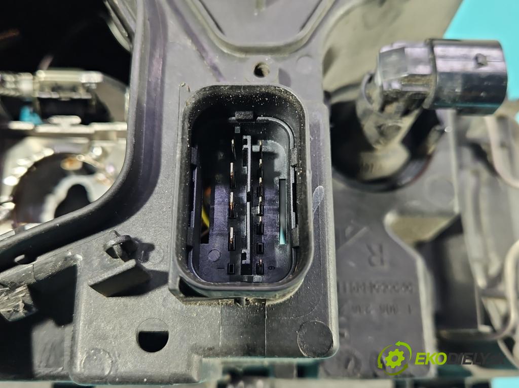 Bmw X3 E83 2003-2010 3.0d 218 HP automatic 160 kW 2993 cm3 5- Reflektor: pravý  (Svetlo predné pravé)