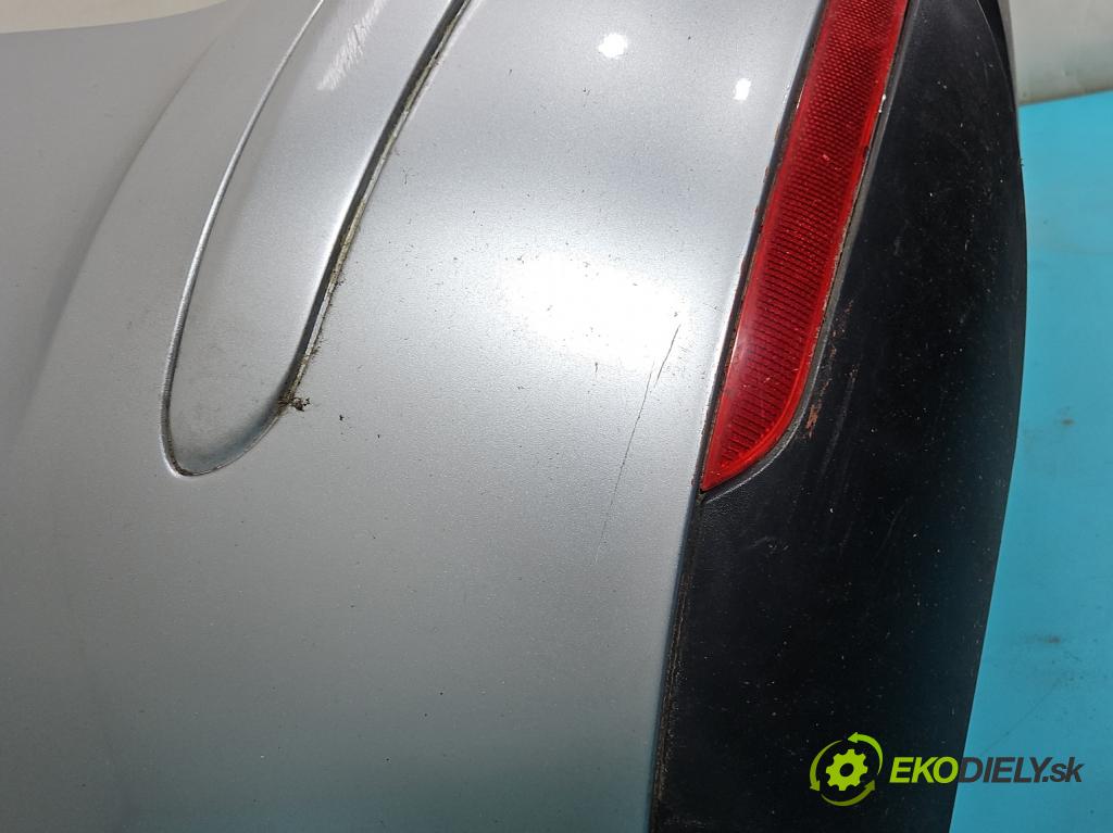 Seat Altea 1.6 SR XL 102 hp manual 75 kW 1595 cm3 5- nárazník zadní  (Klika dveří ostatní)