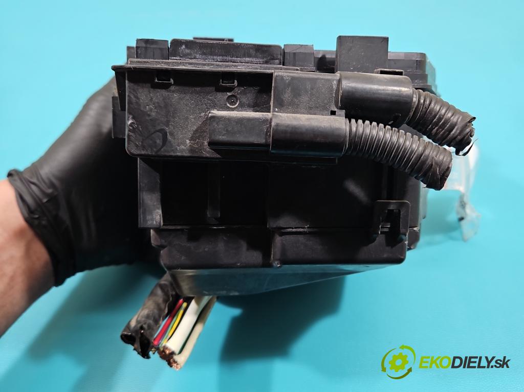 Honda Civic VIII 2006-2011 2.1 i-CTDi 141 HP manual 104 kW 2131 cm3 5- skrinka poistka 13SMJ-E02 (Poistková skrinka)