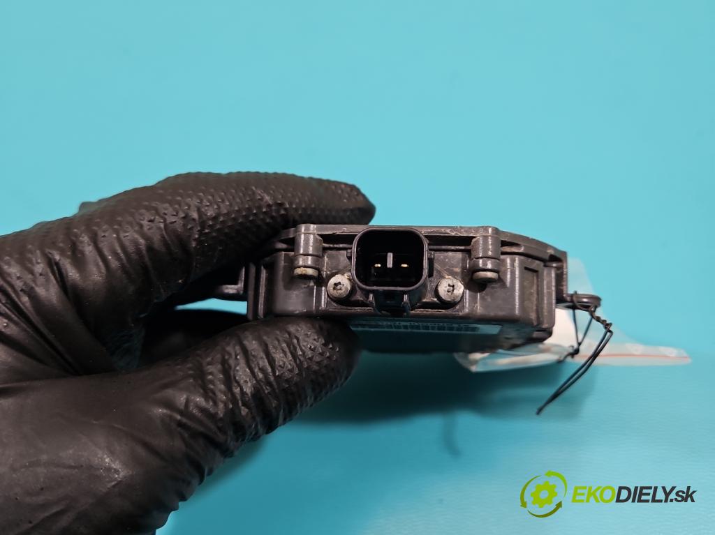 Honda Civic VIII 2006-2011 2.1 i-CTDi 141 HP manual 104 kW 2131 cm3 5- střídač: xenon  (Riadiaca jednotka xenónu)