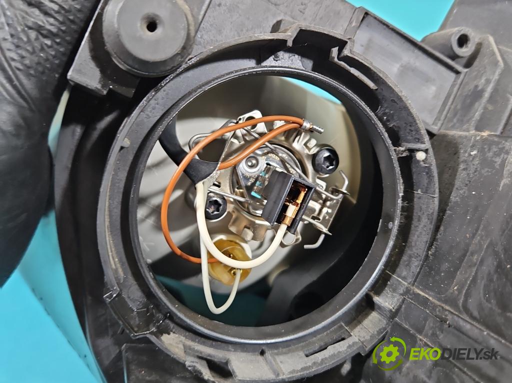 Honda Civic VIII 2006-2011 2.1 i-CTDi N22A2 141 HP manual 104 kW 2131 cm3 5- Reflektor: pravý 33101-SMG-G123-M1 (Svetlo predné pravé)