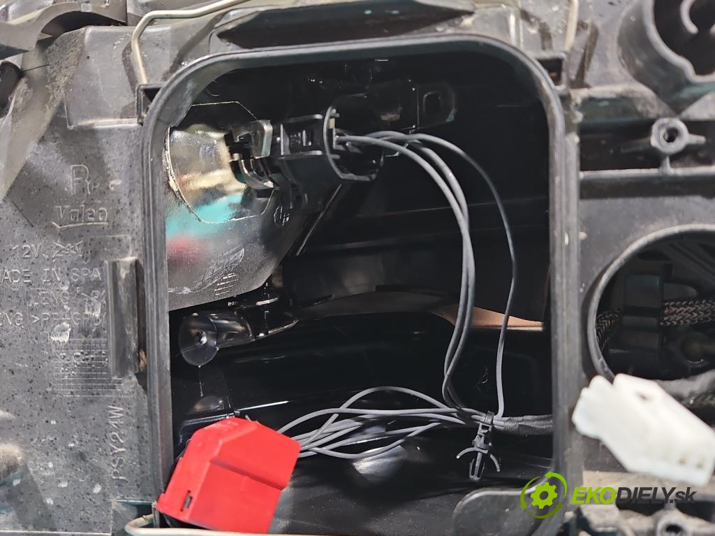 Audi Q5 2008-2016 2.0 tfsi: 220KM automatic 162 kW 1984 cm3 5- Reflektor: pravý 8R0941006C (Svetlo predné pravé)