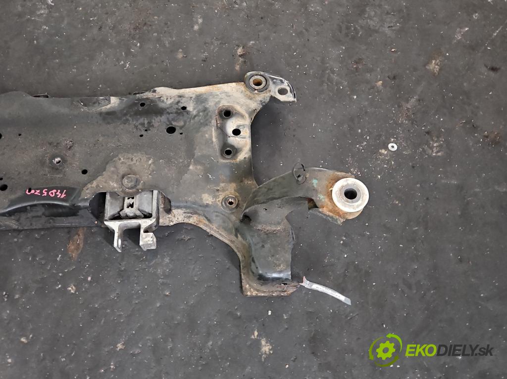 Volvo V40 II 2012-2019 2.0 D4 190 HP manual 140 kW 1969 cm3 5- výstuha motora