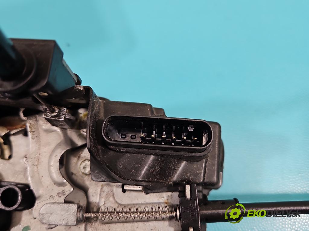 Volvo V40 II 2012-2019 2.0 D4 190 hp manual 140 kW 1969 cm3 5- zámek zadní levý 31440393