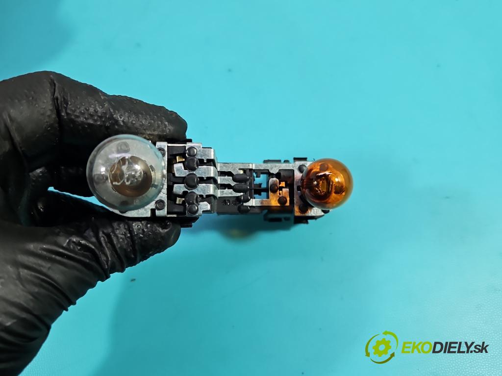 Alfa romeo 159 1.9 jts: 160 HP manual 118 kW 1859 cm3 4- svetlo / reflektor zadné ľavé 939390102 (Kľučka dverí ostatné)