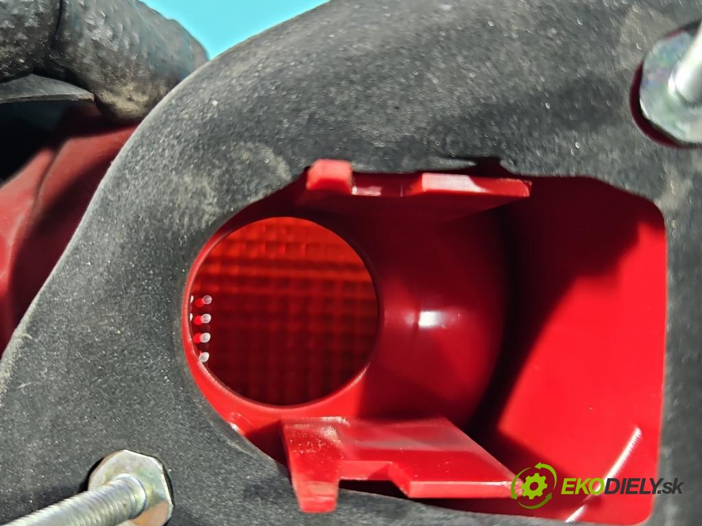 Alfa romeo 159 1.9 jts: 160 HP manual 118 kW 1859 cm3 4- svetlo / reflektor zadné ľavé 939390102 (Kľučka dverí ostatné)