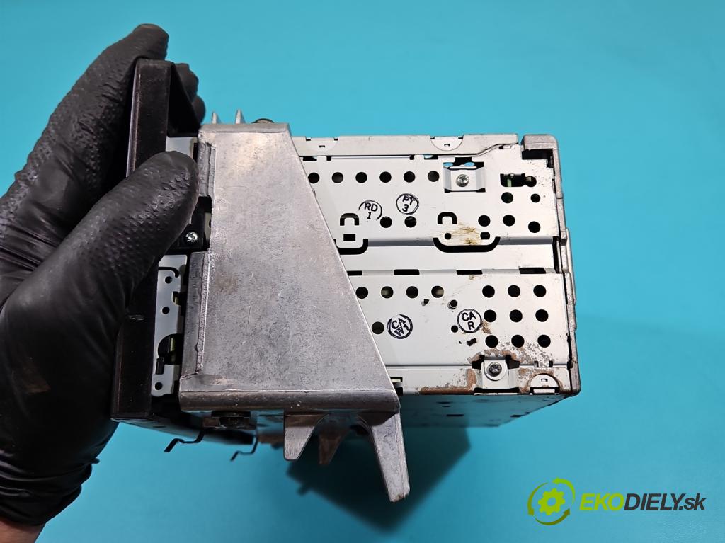 Volvo V70 II 1999-2007 2.4 20v 140 HP manual 103 kW 2435 cm3 5- Radio originál 30657637