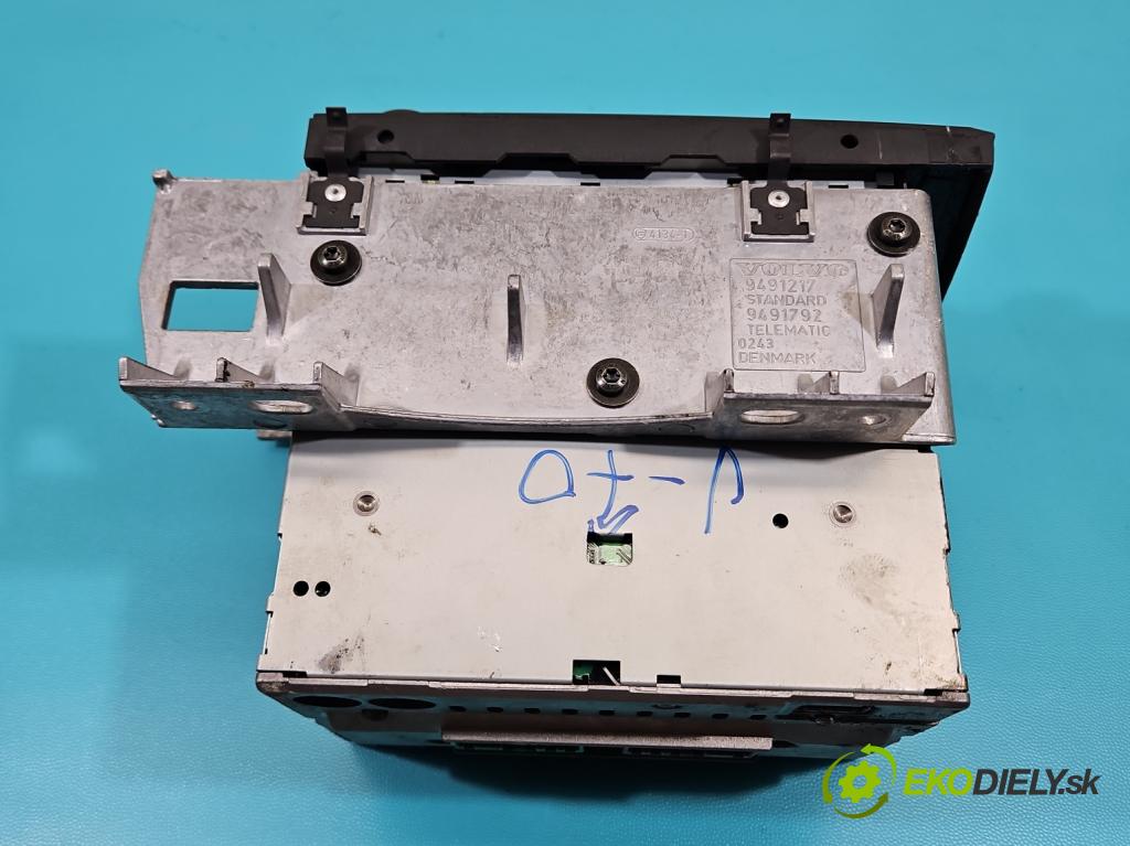 Volvo V70 II 1999-2007 2.4 20v 140 HP manual 103 kW 2435 cm3 5- Radio originál 30657637