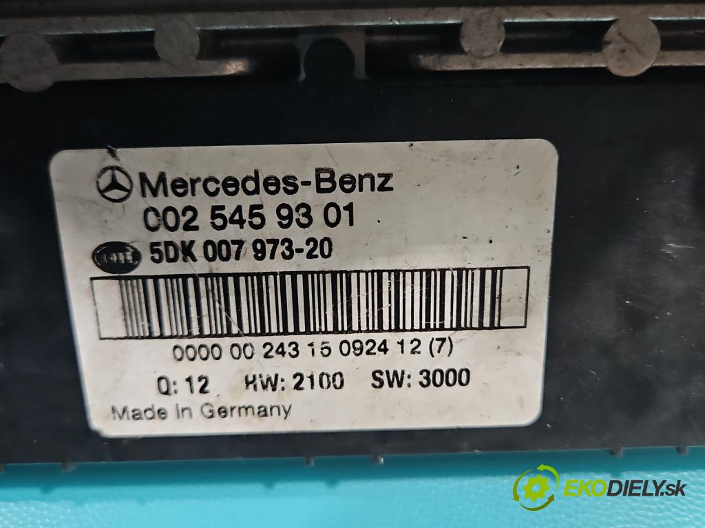 Mercedes C W203 2000-2007 2,2.0 cdi 116 HP manual 85 kW 2148 cm3 4- skrinka poistka 5DK007973-20 (Poistková skrinka)