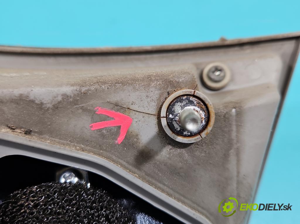 Lexus RX II 2003-2008 3.3 v6 211KM automatic 155 kW 3331 cm3 5- svetlo / reflektor zadné pravé  (Kľučka dverí ostatné)