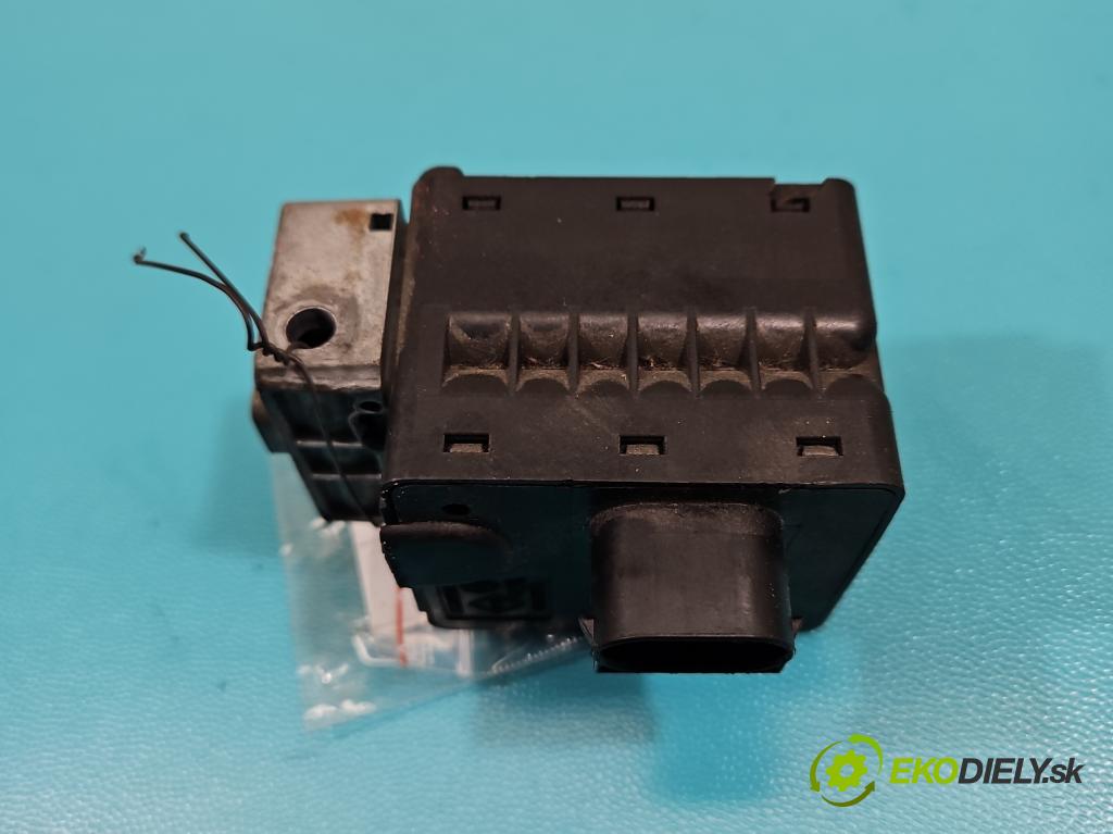 Renault Megane II 2003-2008 1.6 16v 113 HP automatic 83 kW 1598 cm3 5- Blokáda: řízení: 8200604932 (Riadenie ostatné)