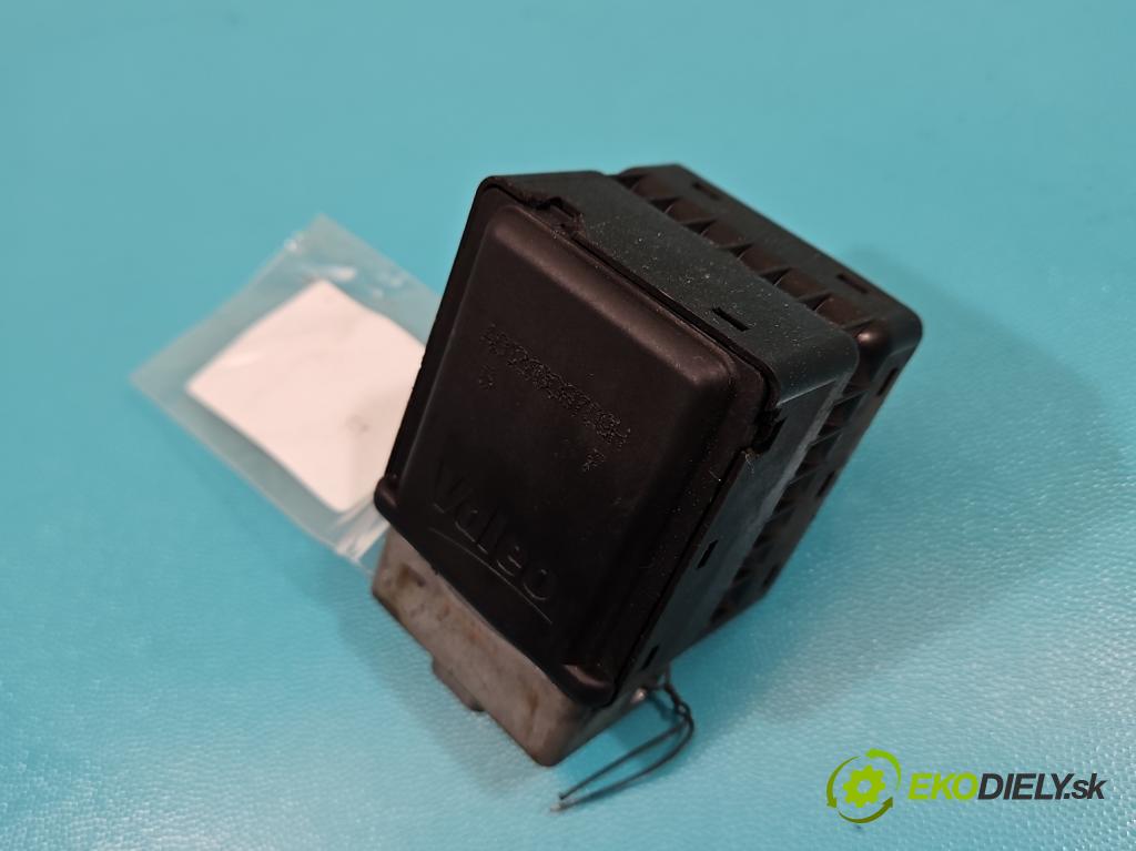 Renault Megane II 2003-2008 1.6 16v 113 HP automatic 83 kW 1598 cm3 5- Blokáda: řízení: 8200604932 (Riadenie ostatné)